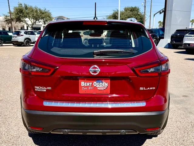 Used 2022 Red Nissan SL image 6