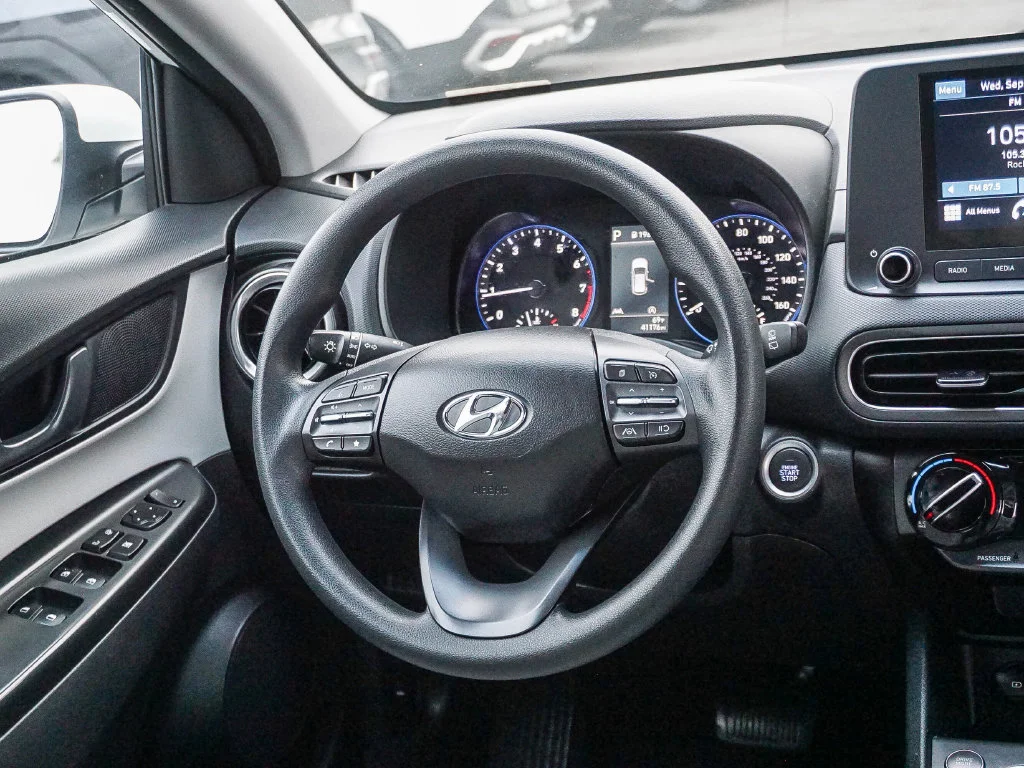 Used 2023 White Hyundai SEL image 17