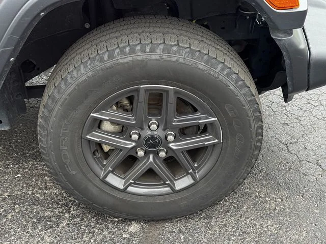 Used 2024 Red Jeep Sport S image 9