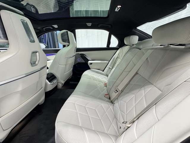 New 2026 Oxide Grey Metallic BMW 760i xDrive image 21