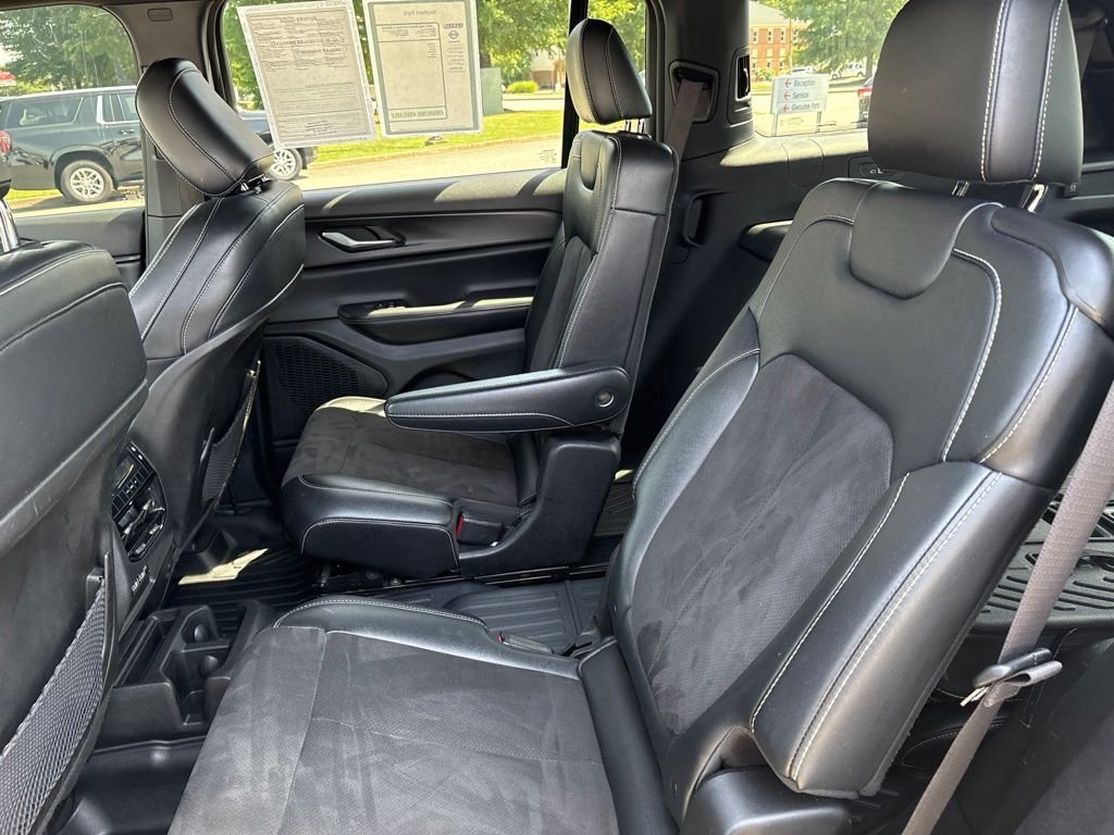 Used 2023 Black Jeep Altitude image 25