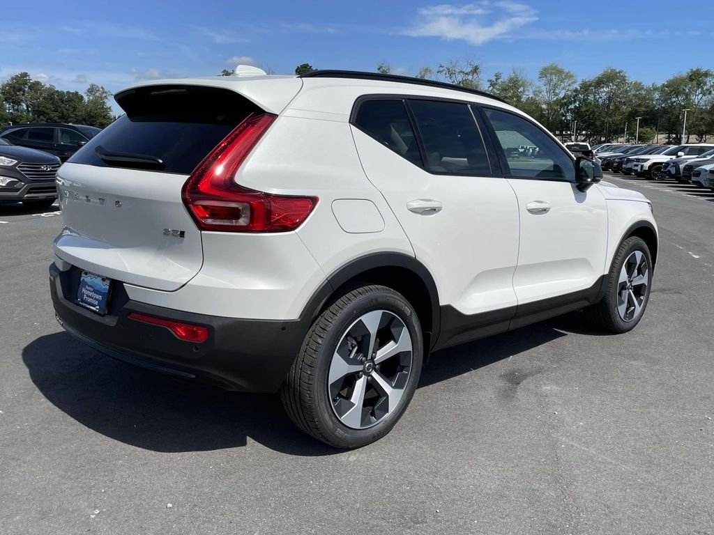 2026 Volvo XC40 Plus - Photo 30