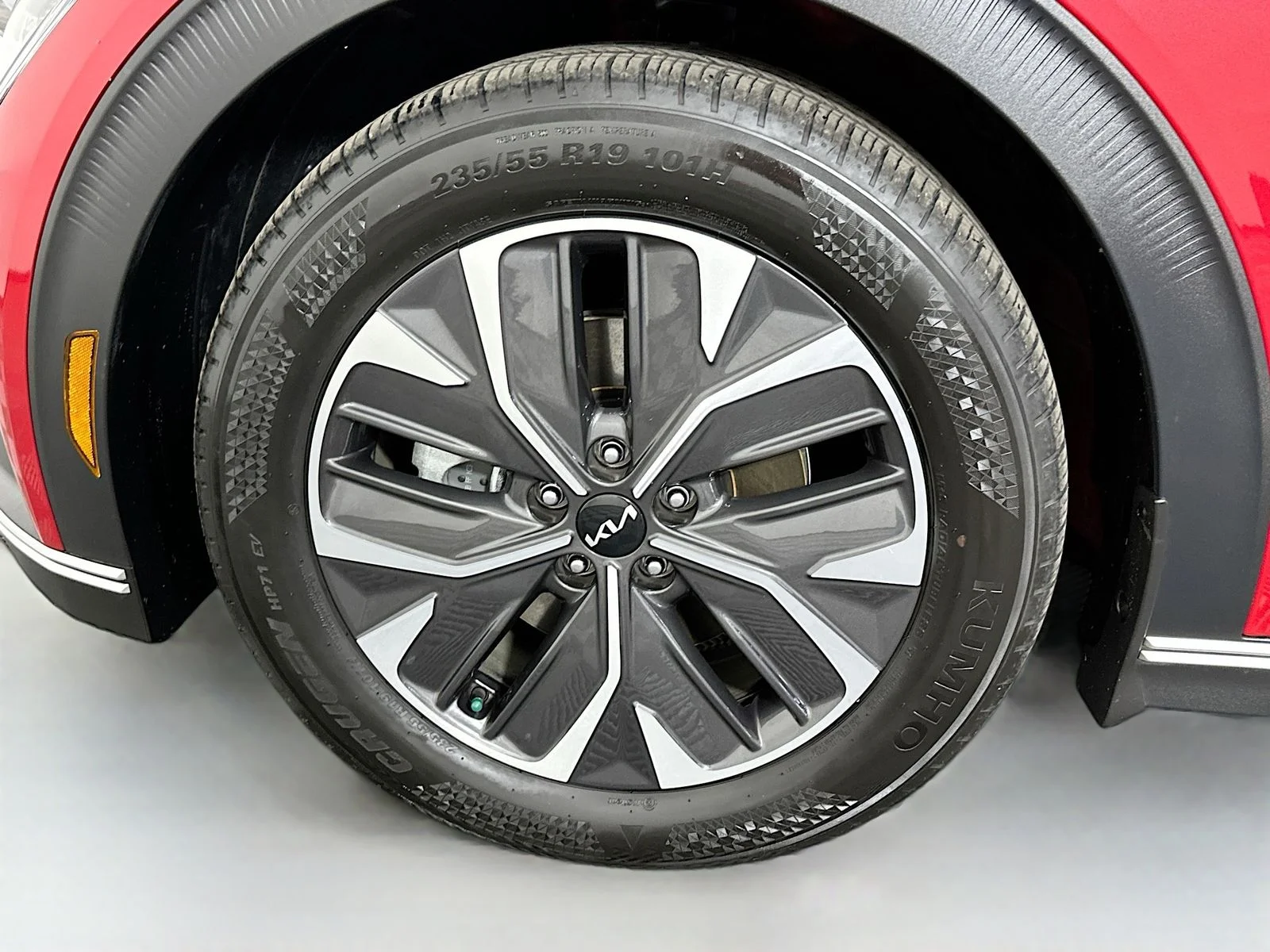 Used 2024 Runway Red Kia Light image 31