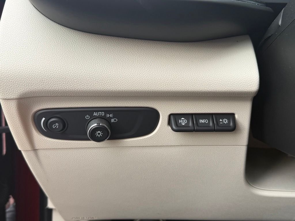 Used 2021 Red Buick Essence image 25