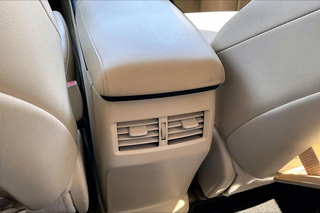 Used 2010  Lexus 350 image 21