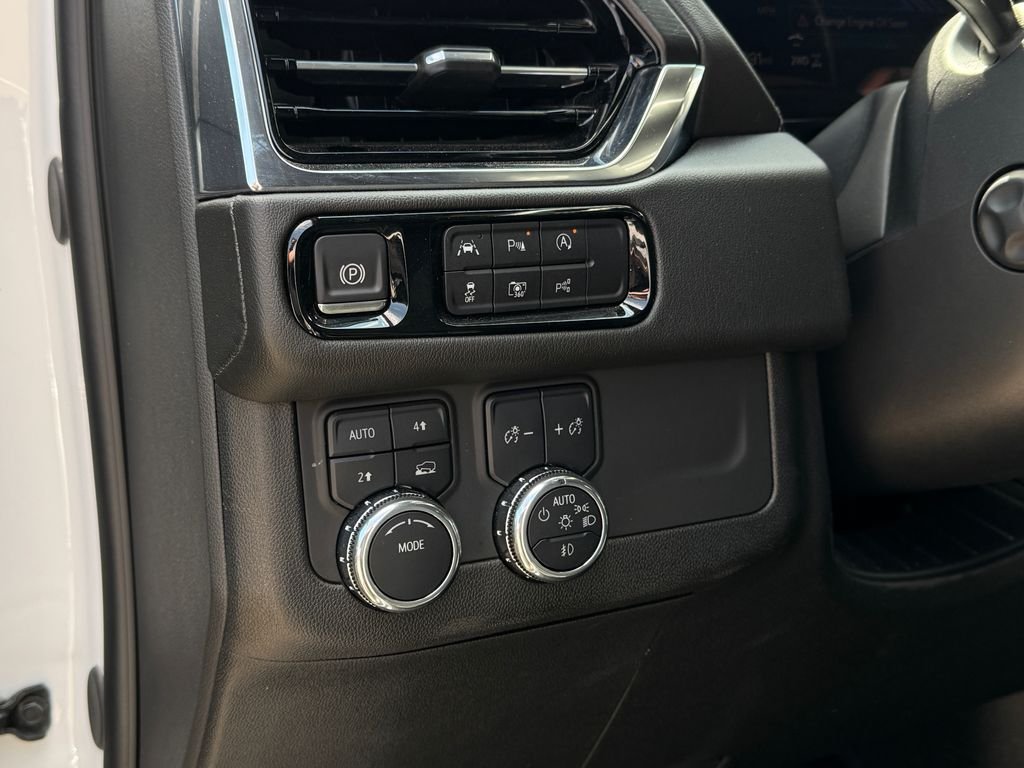 2025 GMC Yukon XL Denali - Photo 28
