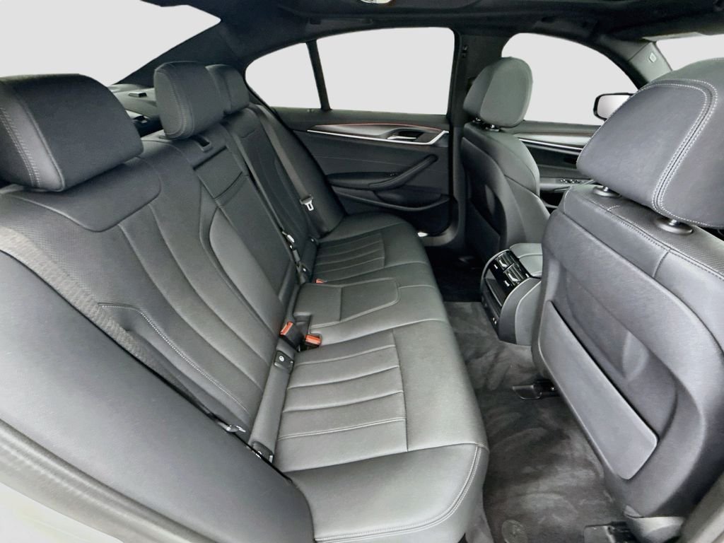 Used 2022 Alpine White BMW 530i image 21