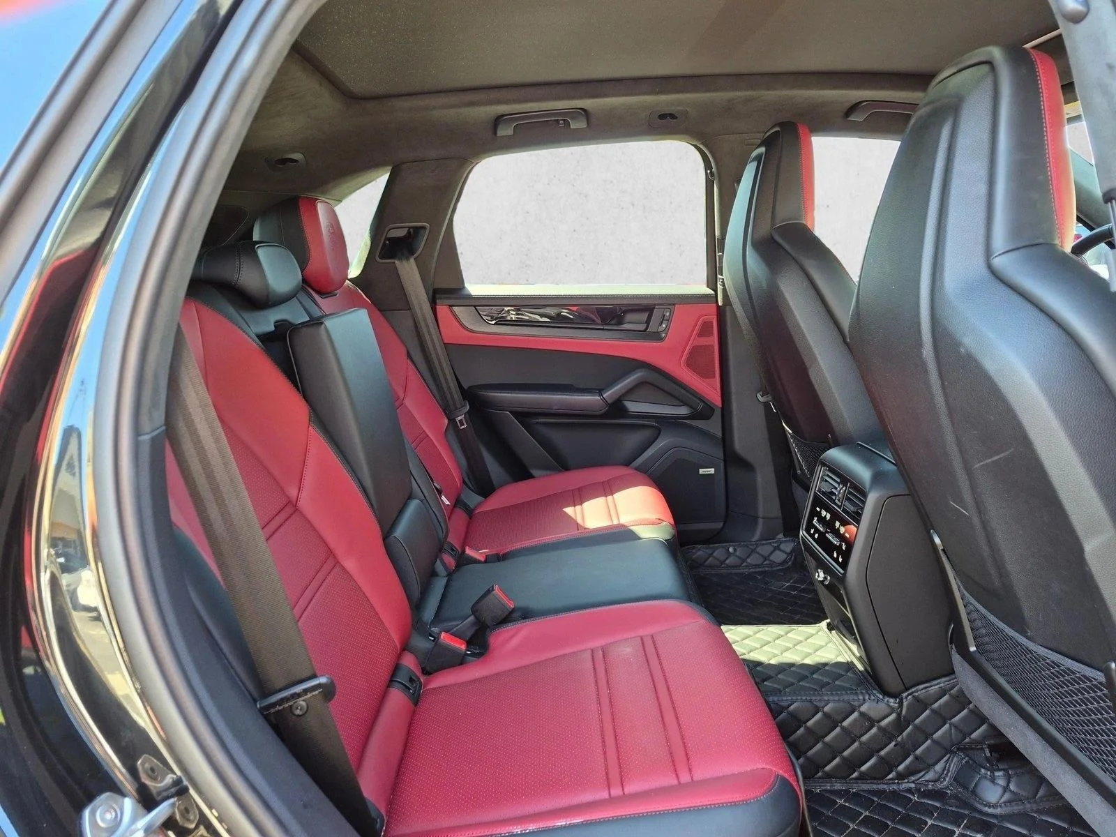 2025 Porsche Cayenne GTS - Photo 18