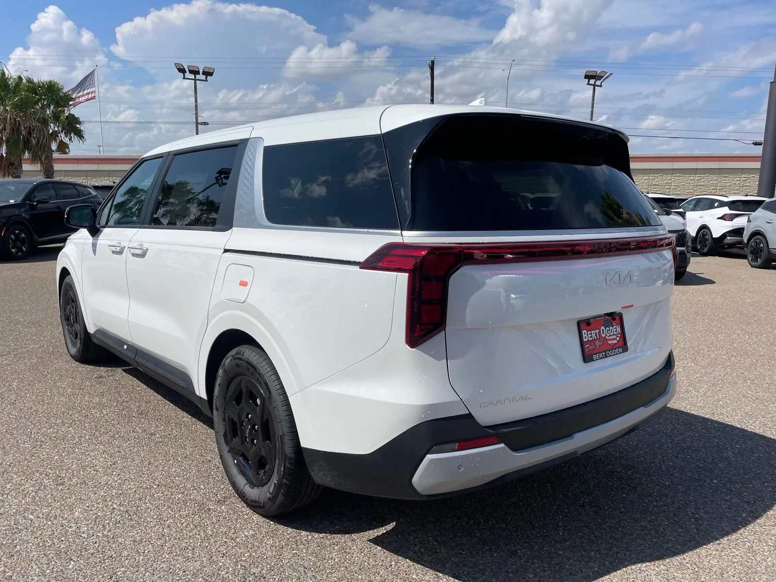 New 2027 White Kia LXS image 5
