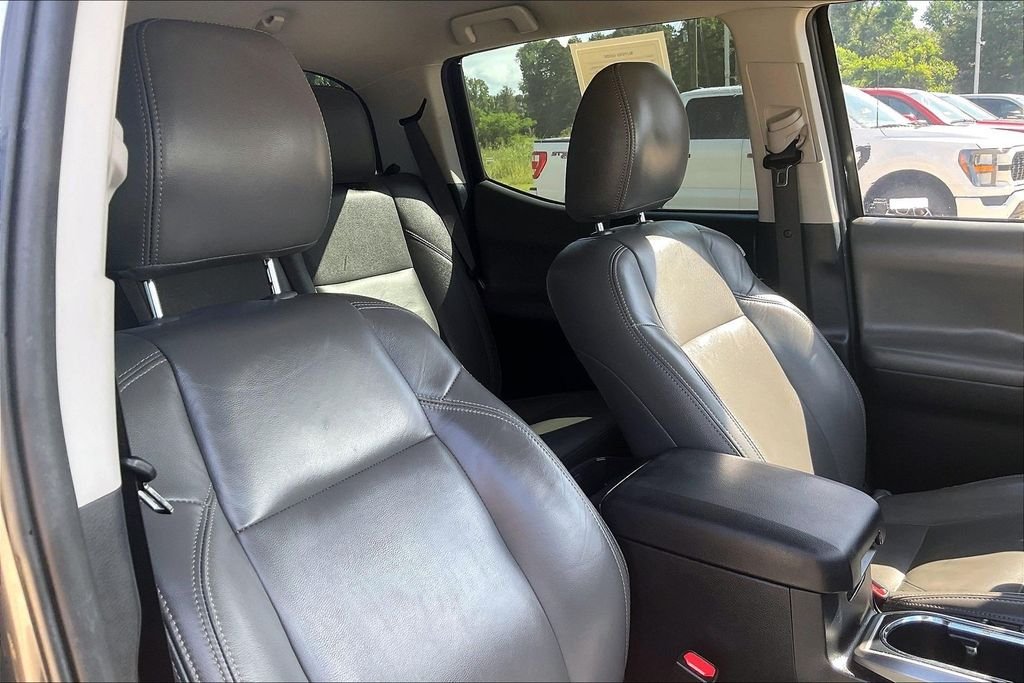 Used 2018 Gray Toyota SR5 image 7
