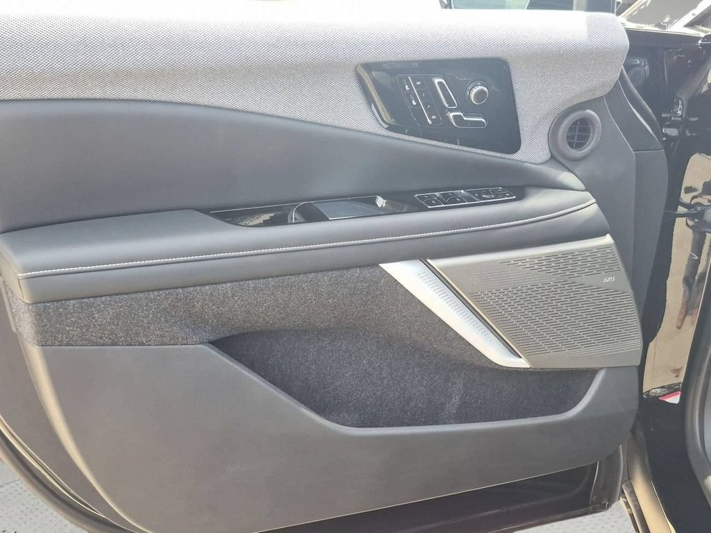 2027 Cadillac OPTIQ Luxury - Photo 21