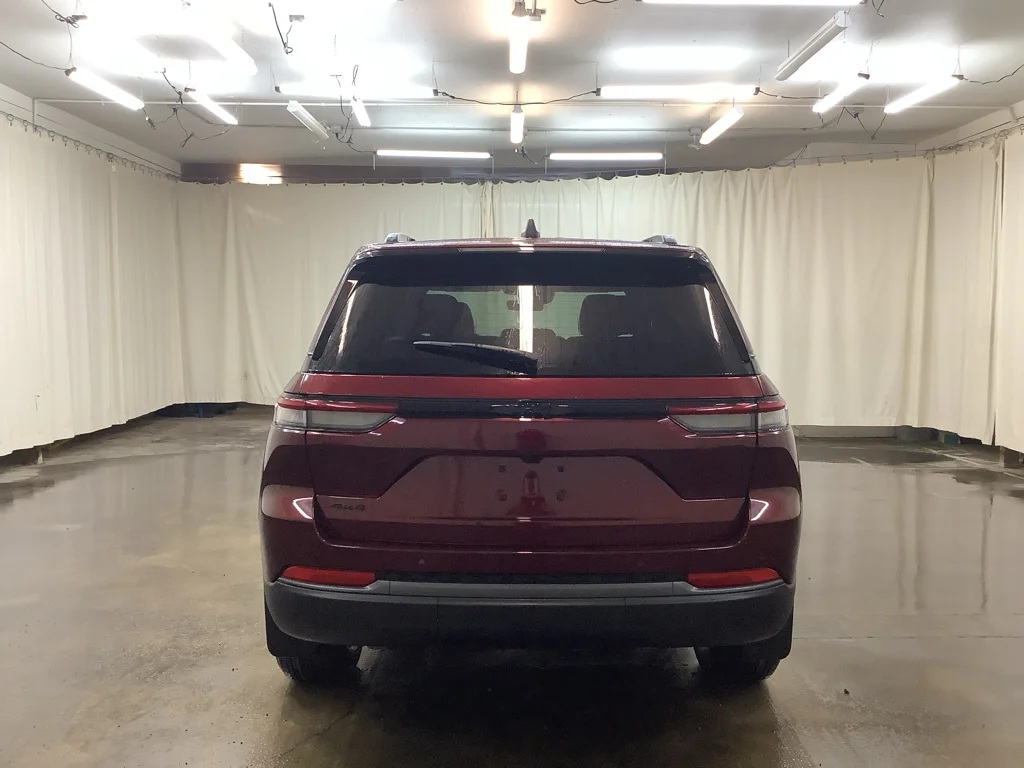 New 2026 Velvet Red Pearl-Coat Exterior Paint Jeep Laredo image 6