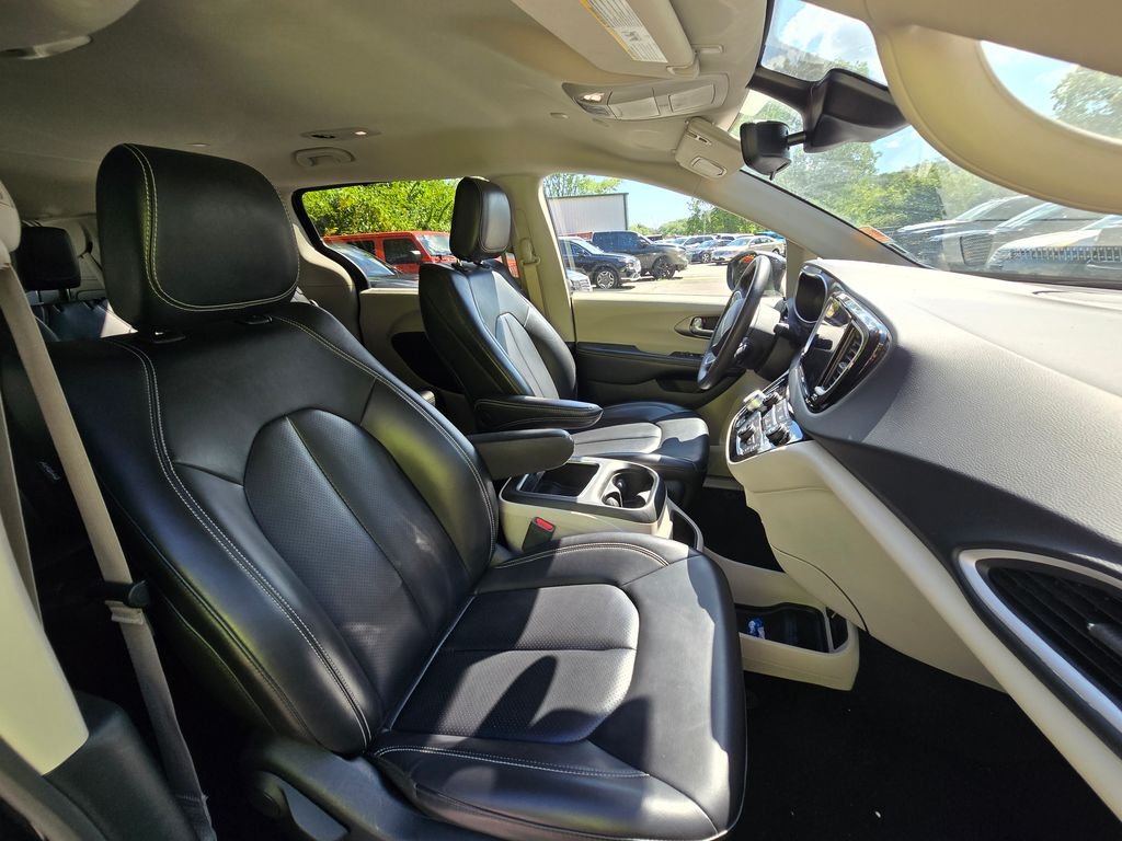 Used 2023 Black Chrysler Touring L image 16