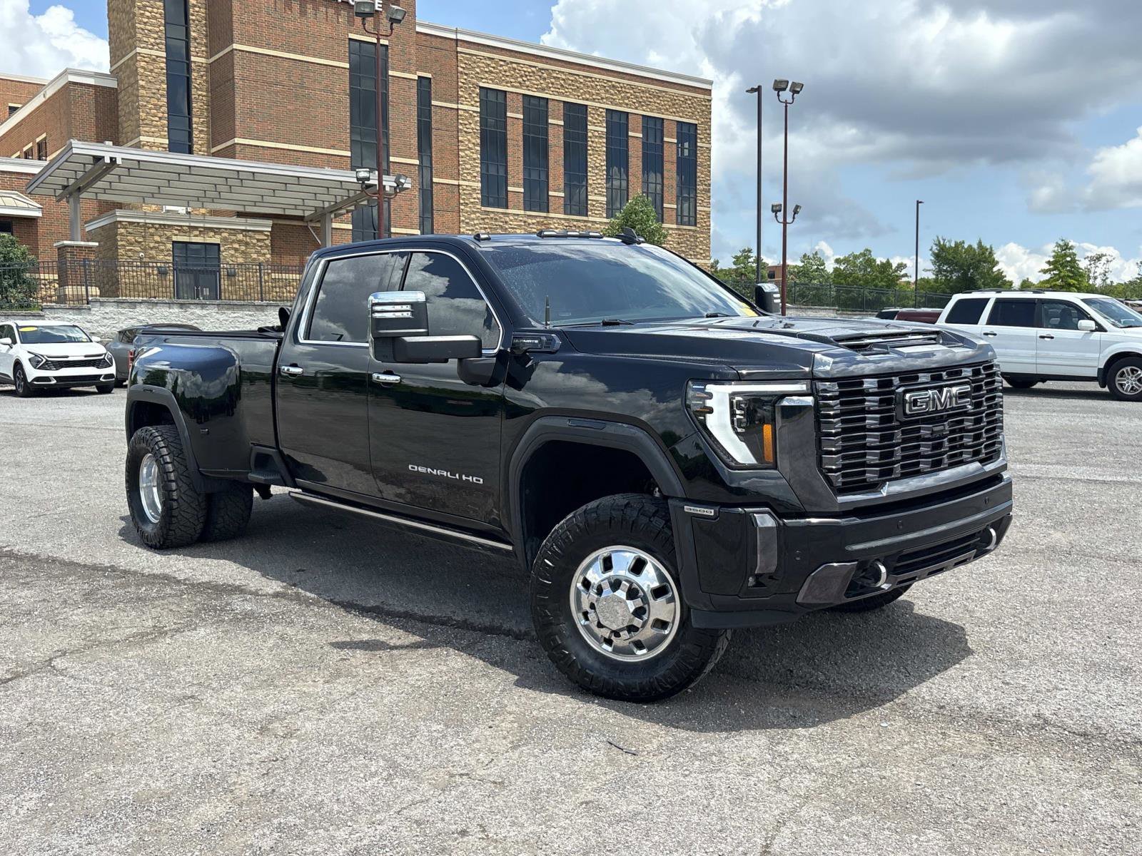 2024 GMC Sierra 4WD Crew Cab LB DRW Denali Ultimate's photo
