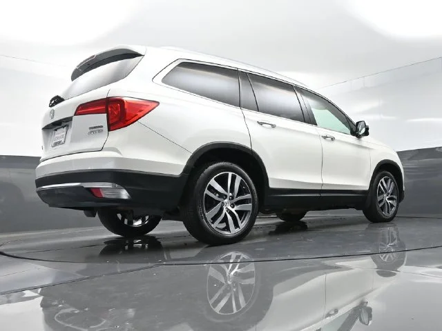 Used 2017 White Honda Touring image 55