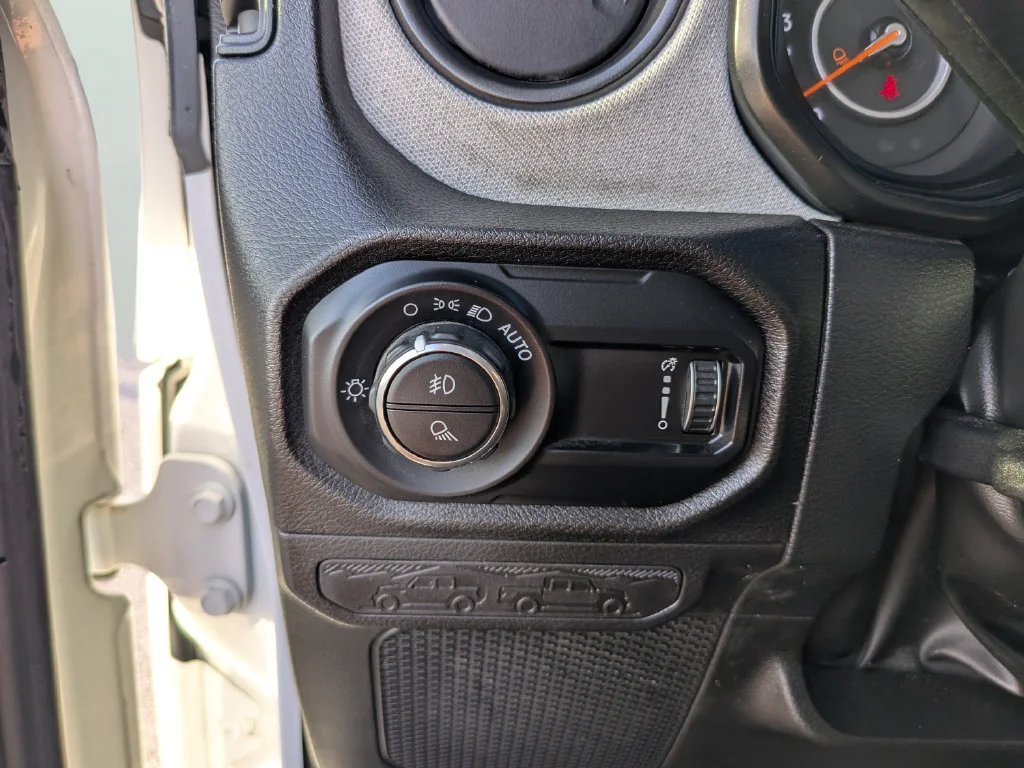 Used 2025 White Jeep Sport S image 23
