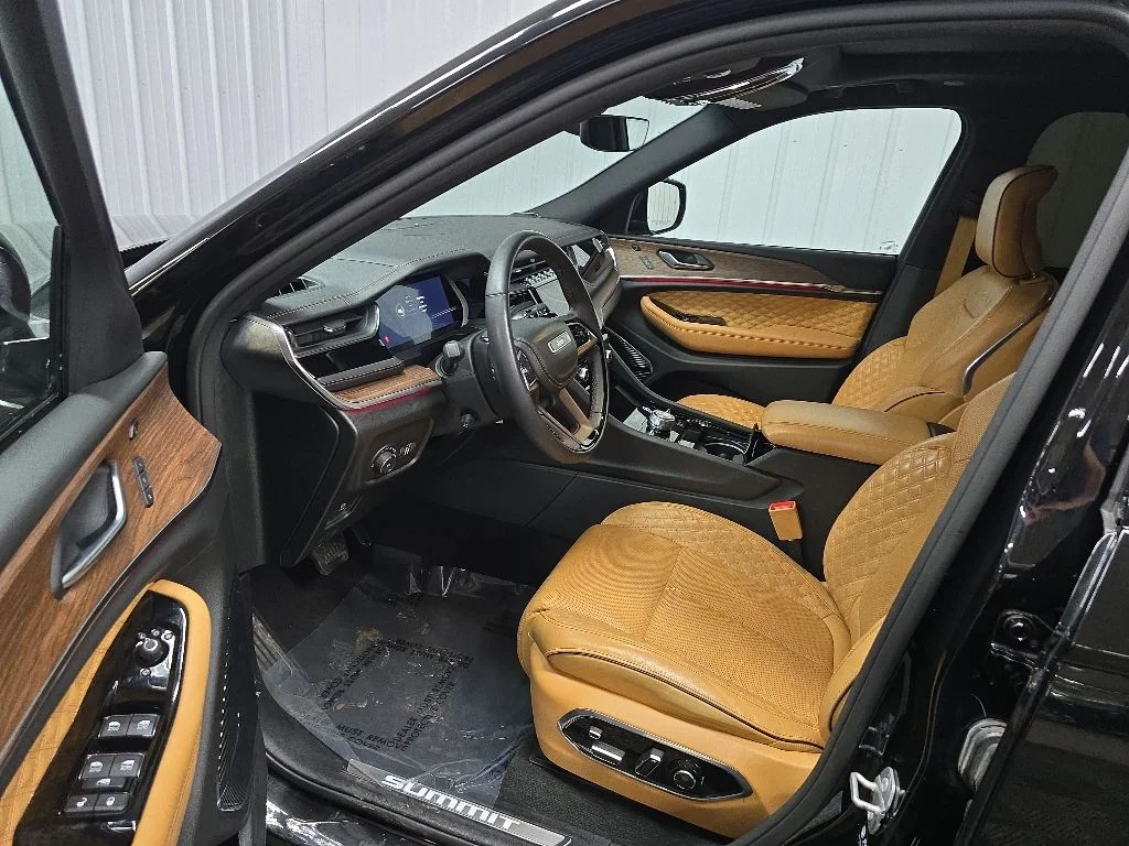 Used 2023 Black Jeep Summit image 30
