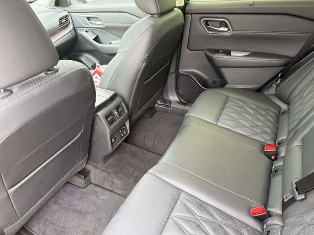 Used 2026 Black Nissan Platinum image 13