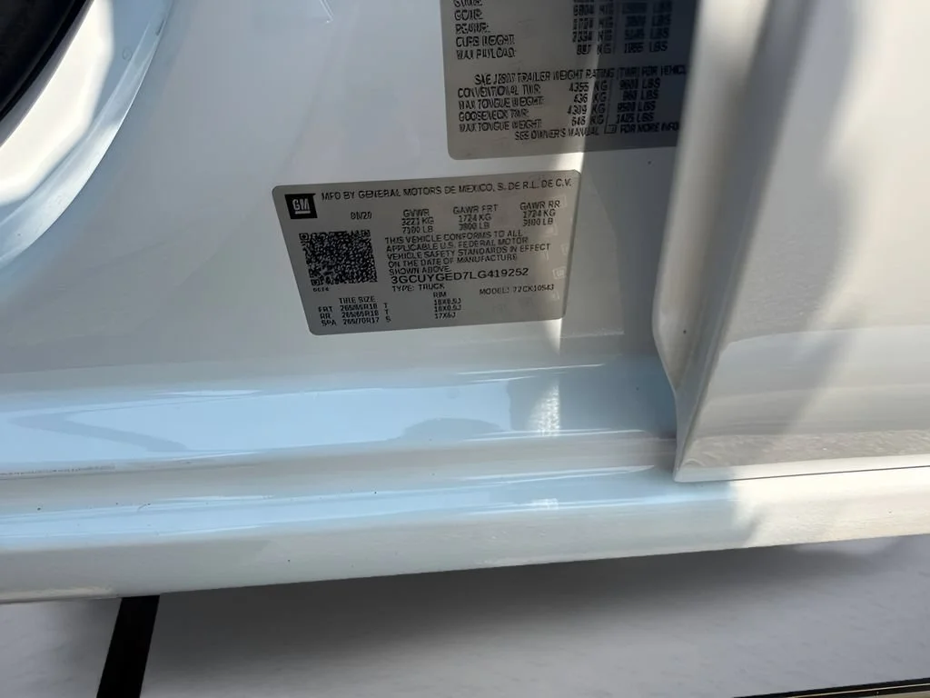 Used 2020 SUMMIT WHITE Chevrolet LTZ image 37