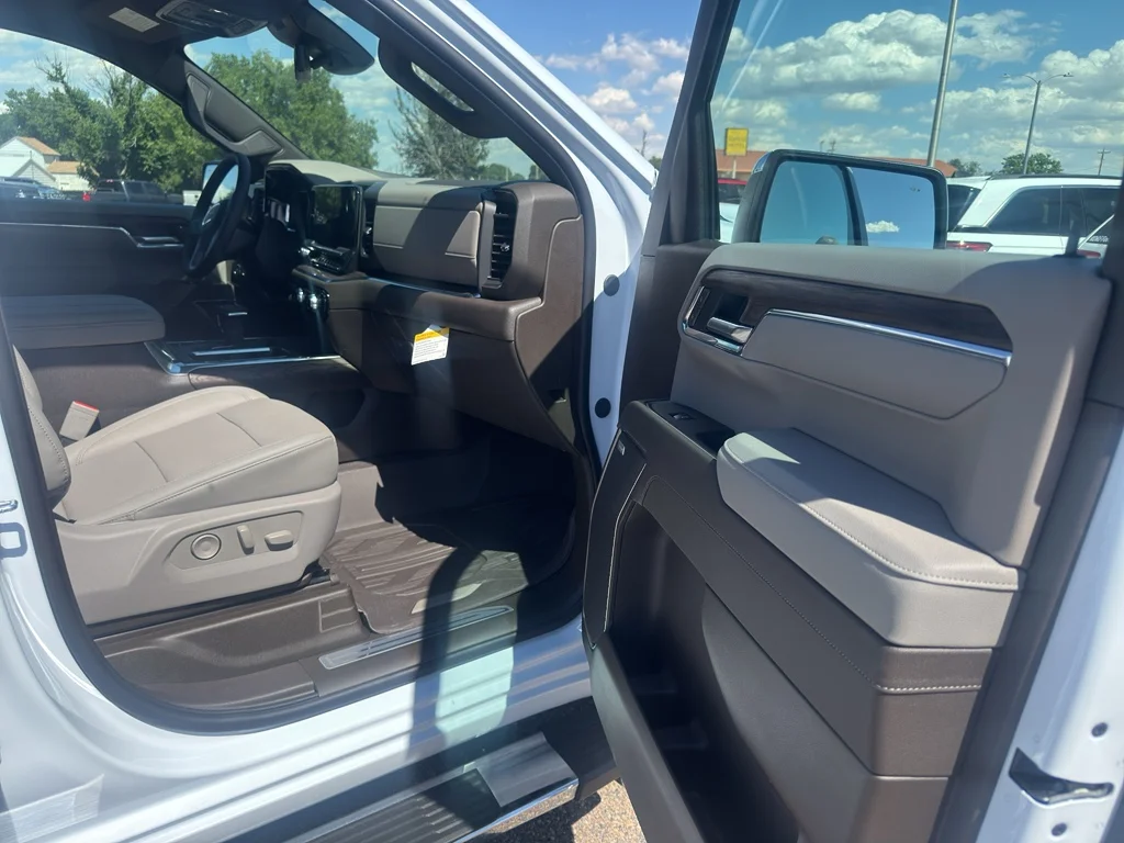 New 2026 Glacier White Tricoat GMC SLT image 17