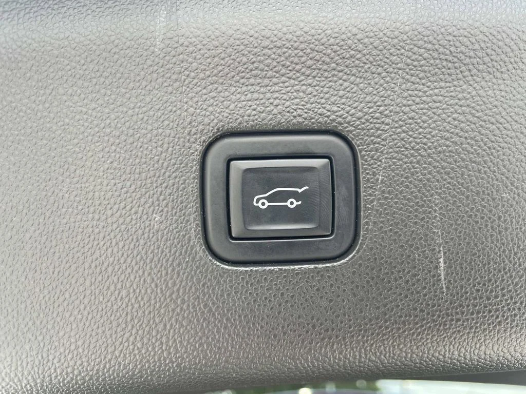 Used 2022 Blue Buick Avenir image 10