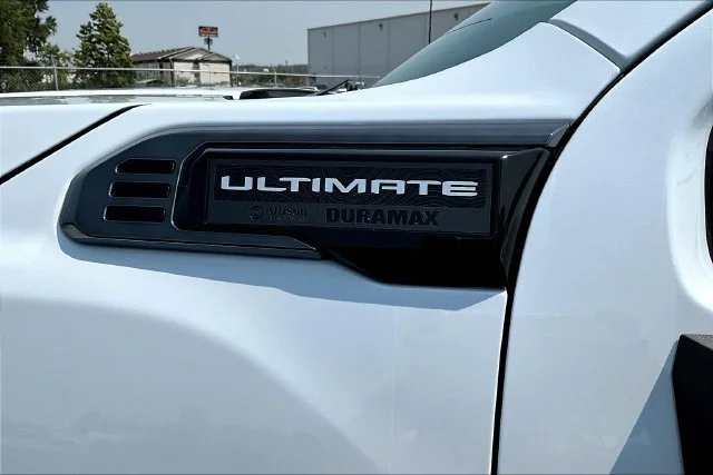 New 2026 Glacier White Tricoat GMC Denali Ultimate image 9