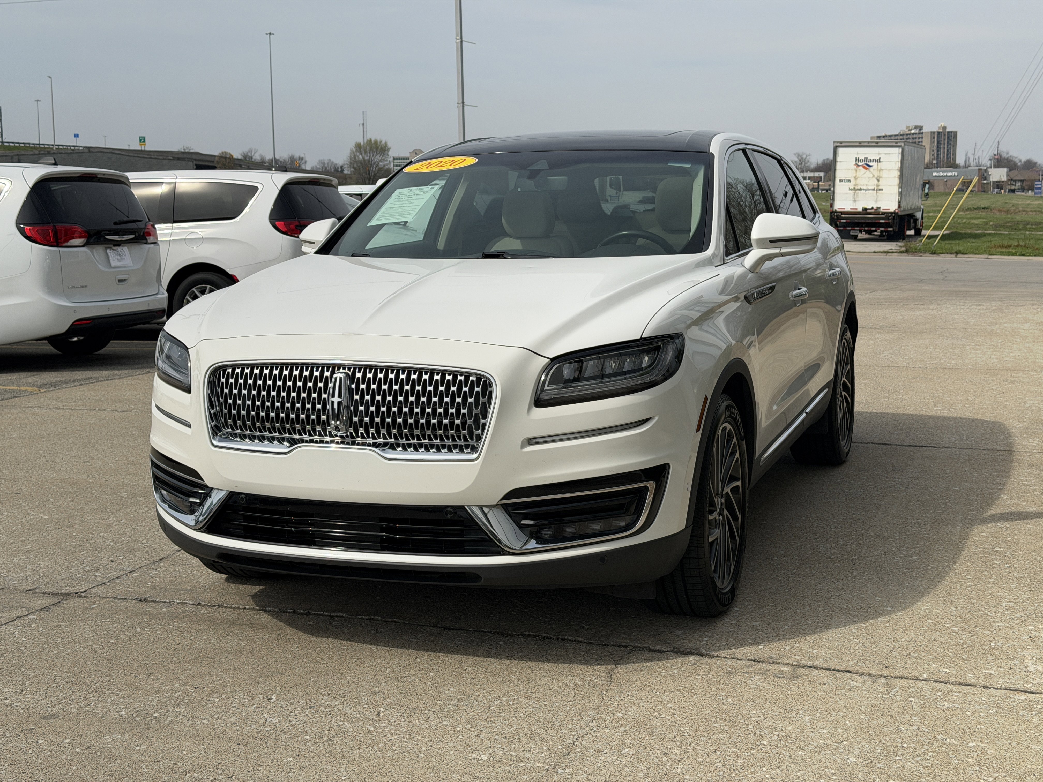 Used 2020 Pristine White Lincoln Reserve image 12