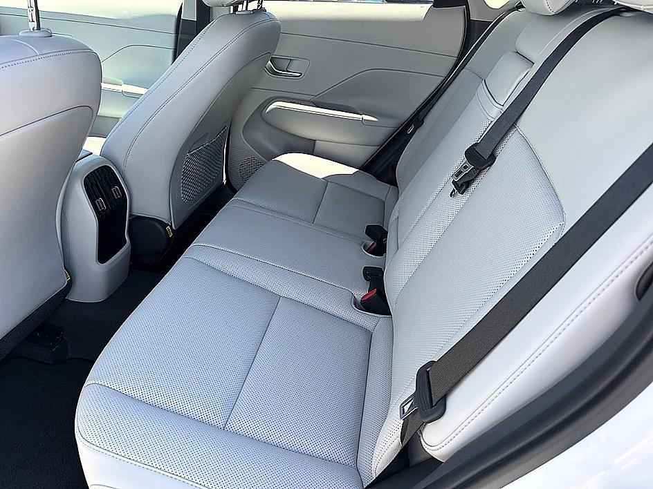 New 2026 Atlas White Hyundai SEL Premium FWD image 7