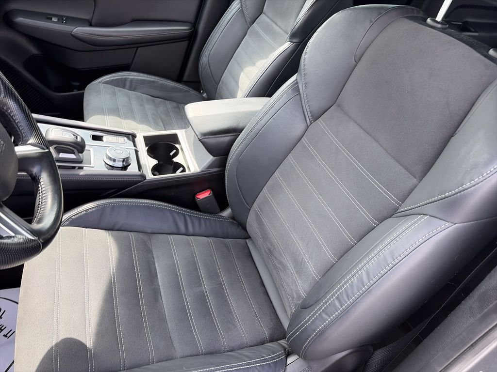 Used 2022  Mitsubishi Black Edition image 12