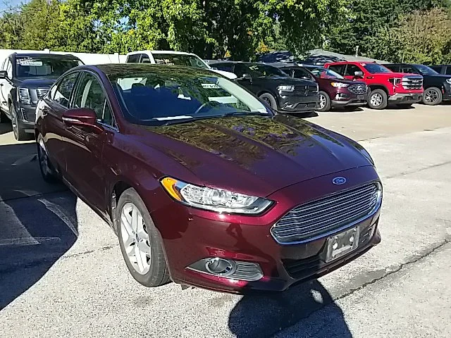 Used 2013 Red Ford SE image 4