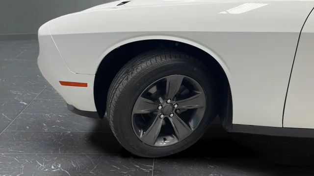Used 2019 White Dodge SXT image 28