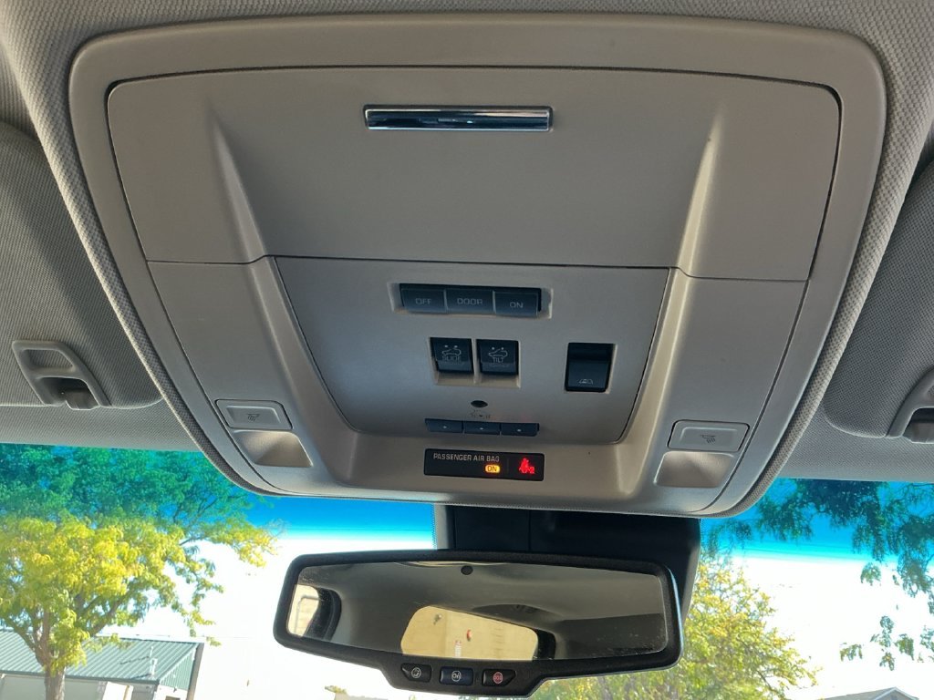 Used 2017 White GMC Denali image 36