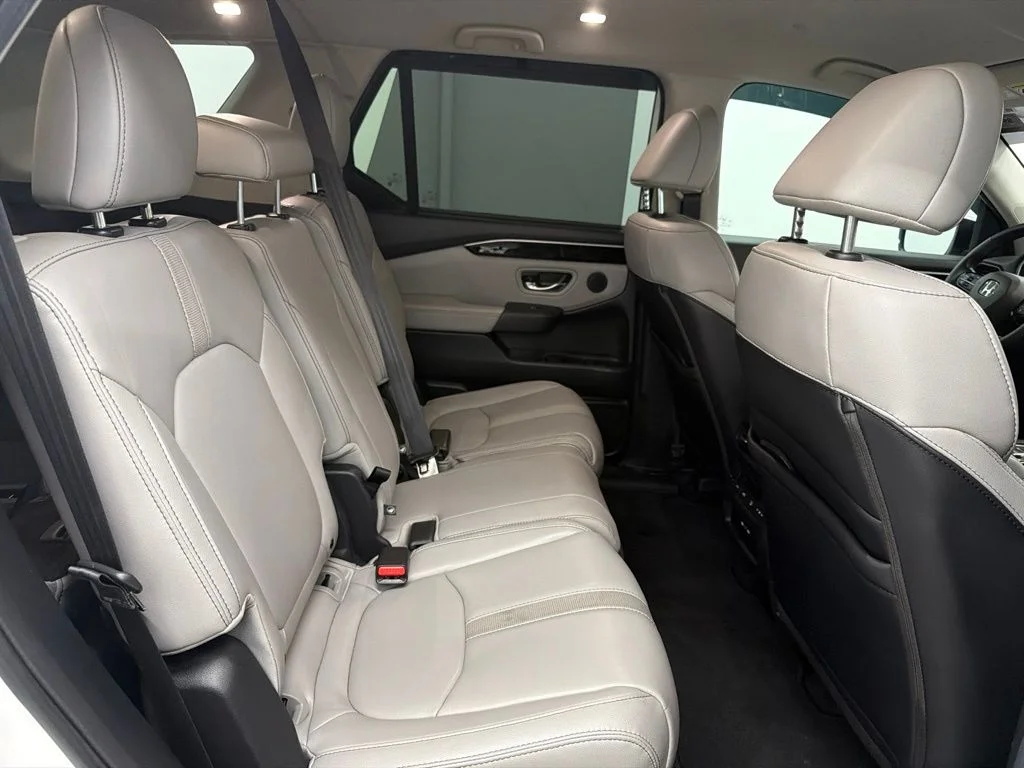 Used 2025  Honda EX-L image 31