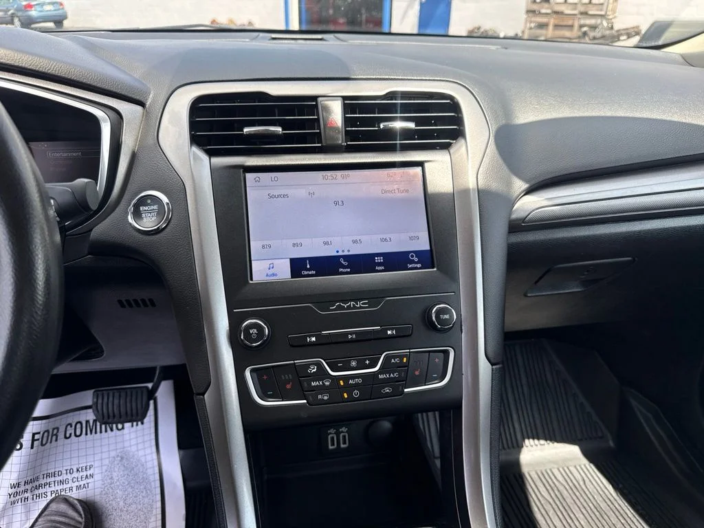 Used 2020 Blue Ford SE image 8