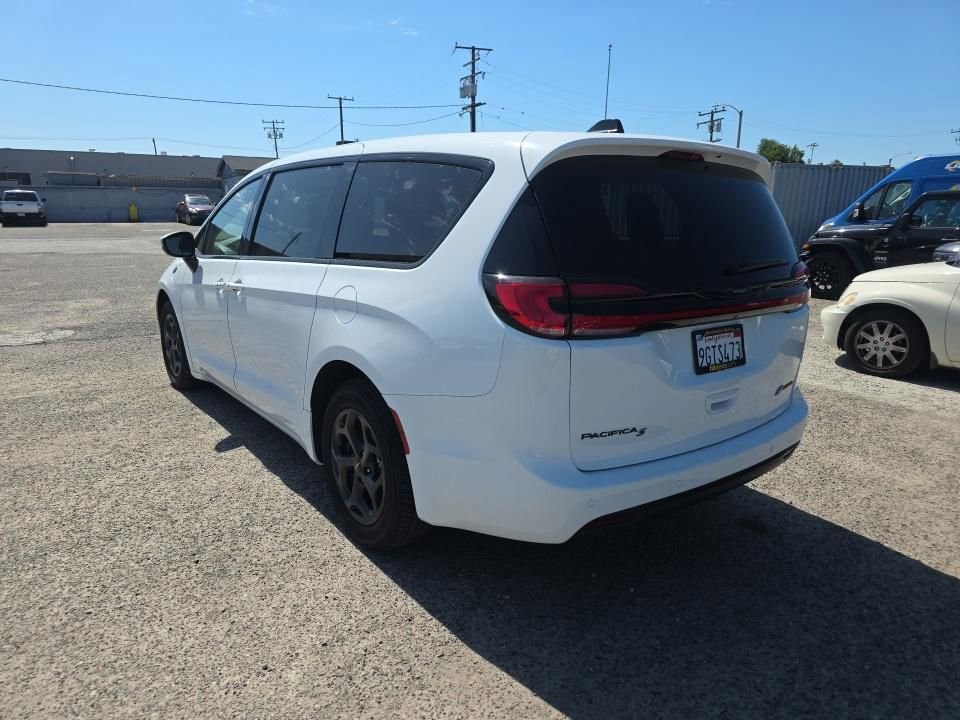 Used 2023 White Chrysler Touring L image 4