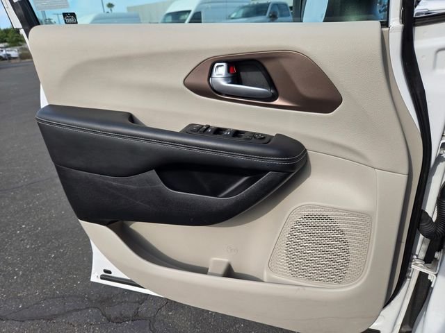 Used 2024 White Chrysler LX image 12