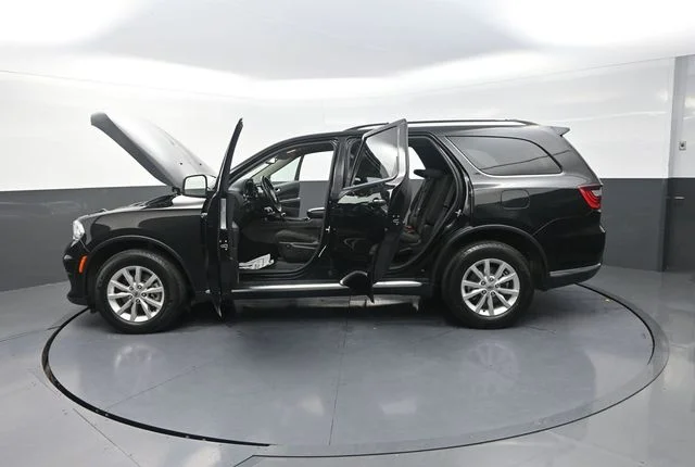 Used 2022 Black Dodge SXT image 33