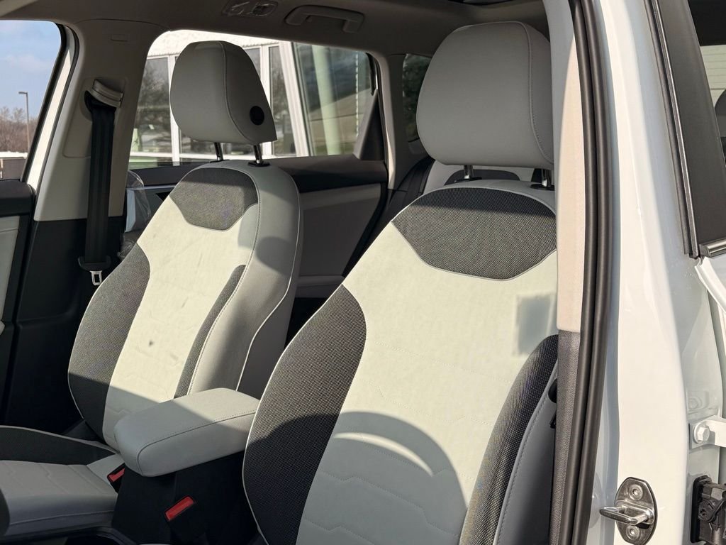 New 2026 Pure White Volkswagen 1.5T SE image 11