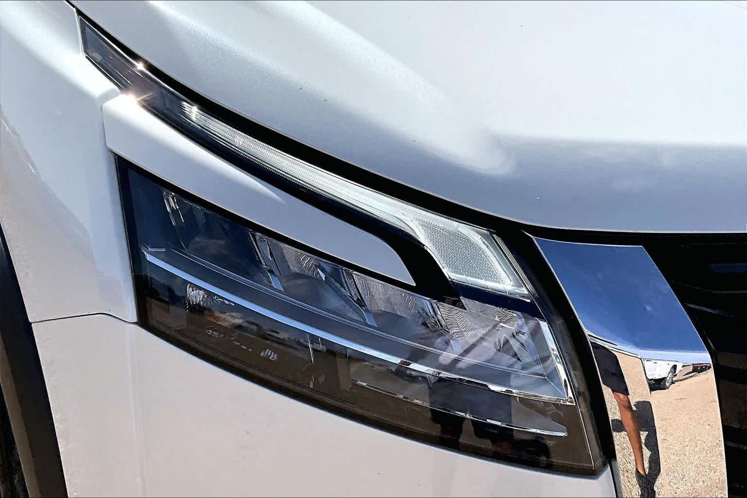 Used 2024 Pearl White Tricoat Nissan Platinum image 36