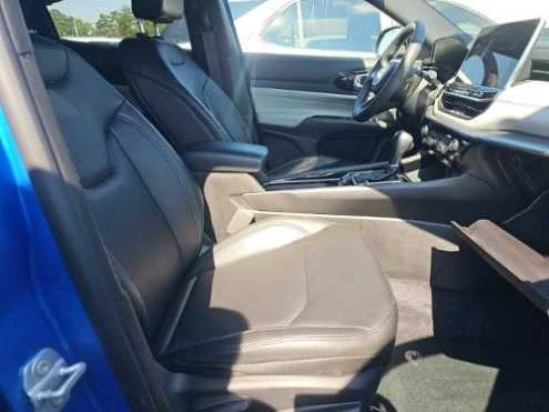 Used 2025 Hydro Blue Pearlcoat Jeep Limited image 9