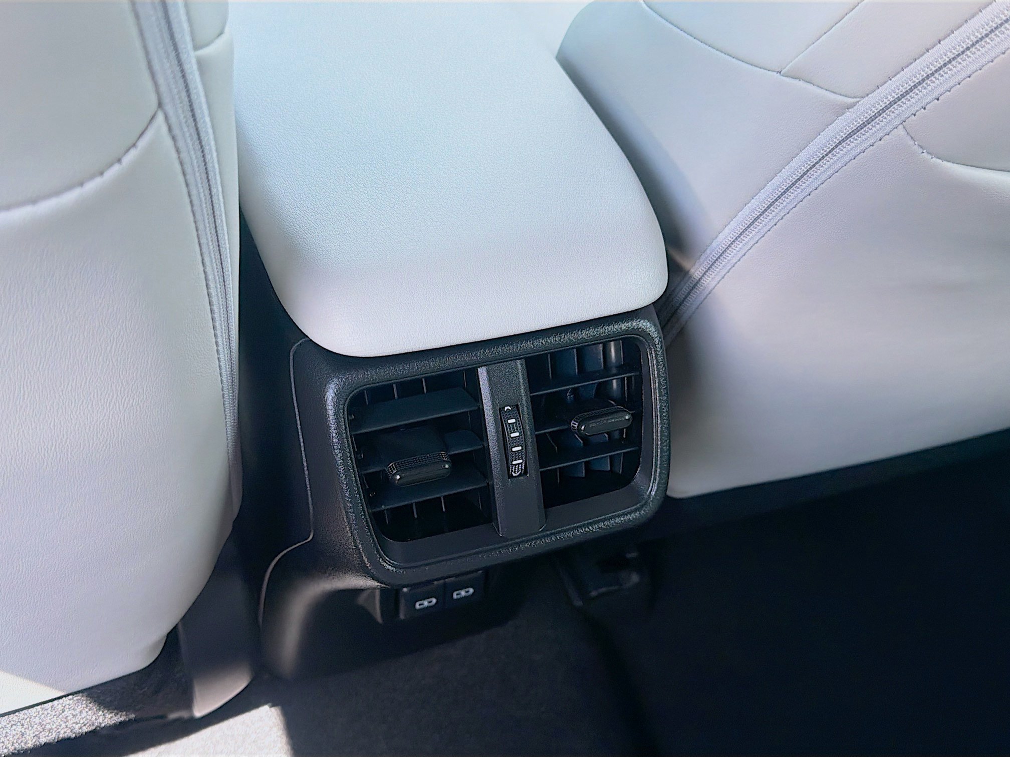 Used 2025 Iridium Lexus UX 300h image 20