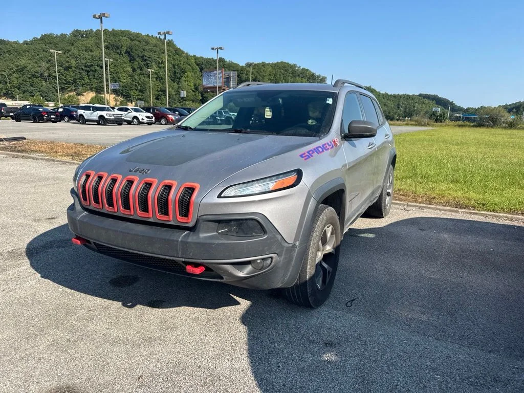 Used 2018 Billet Silver Metallic Jeep Trailhawk image 3