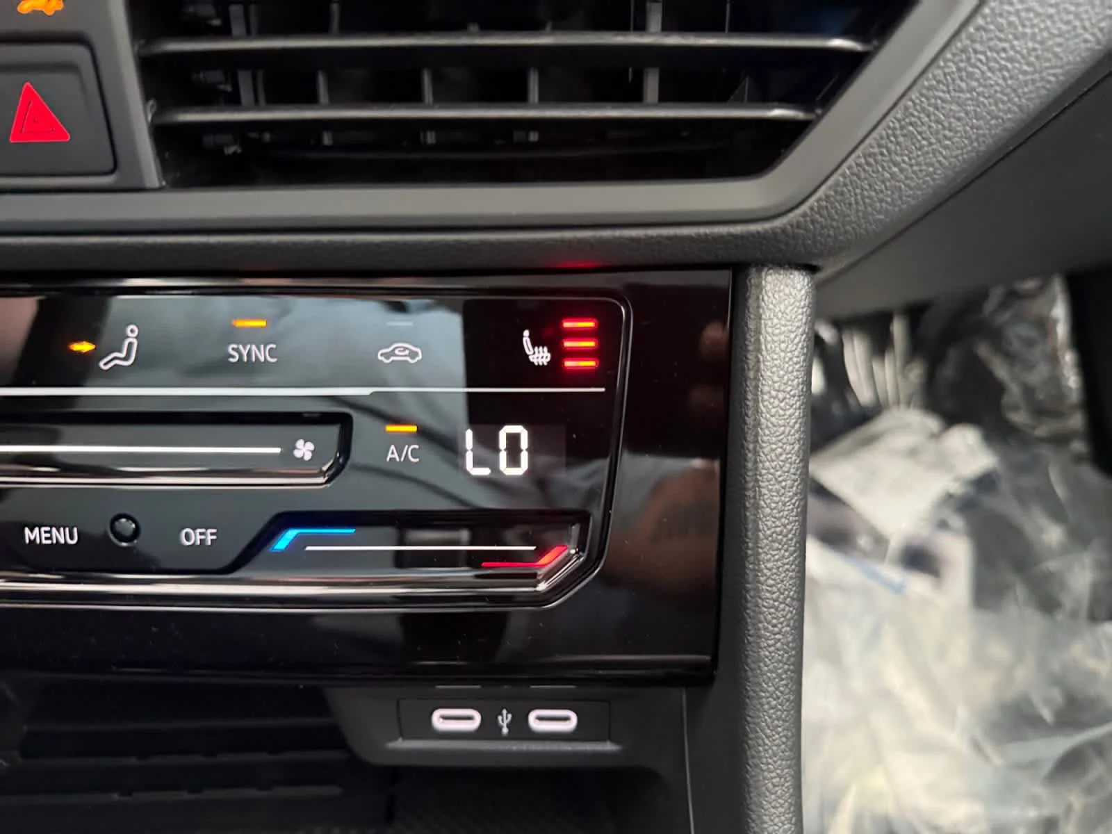 New 2026 Opal White Pearl Volkswagen SE image 19