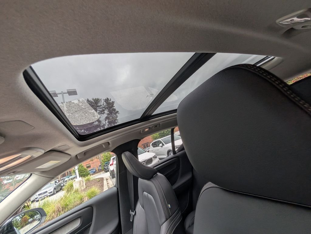 2026 Volvo XC40 Plus - Photo 12