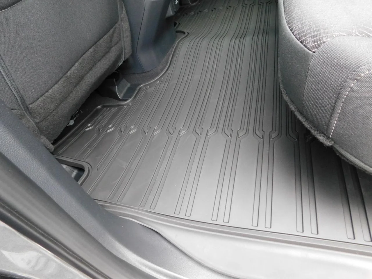 New 2026 Carbonized Gray Metallic Ford XLT image 27