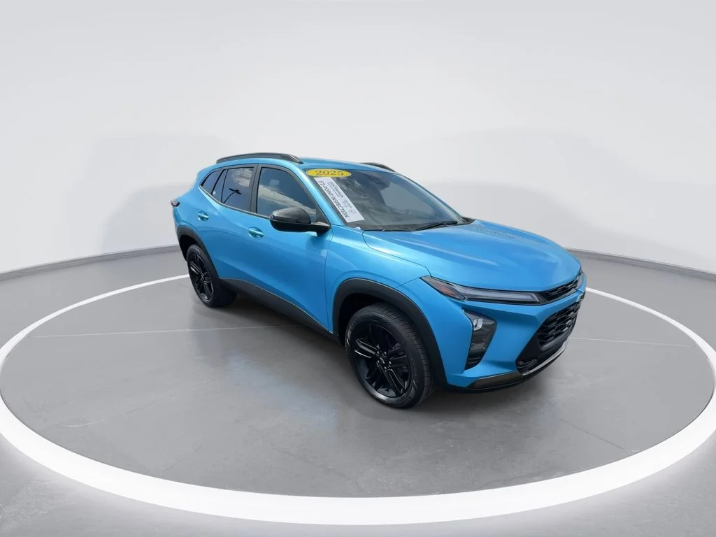 Used 2025 Blue Chevrolet ACTIV image 2
