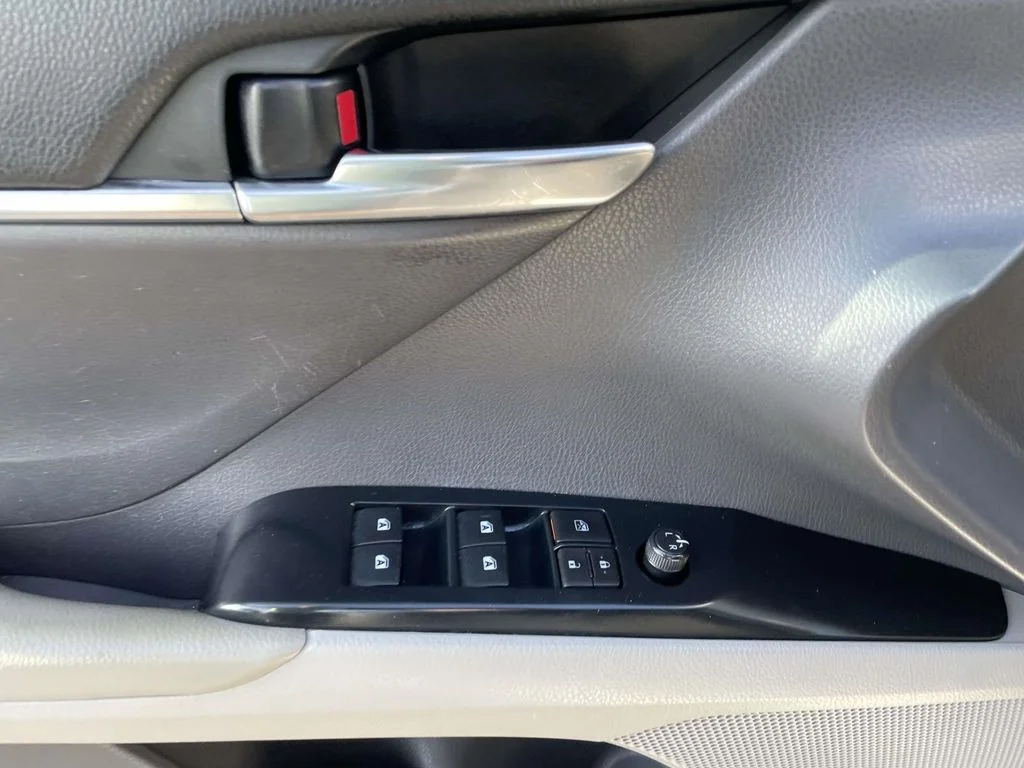 Used 2020 Silver Toyota LE image 17