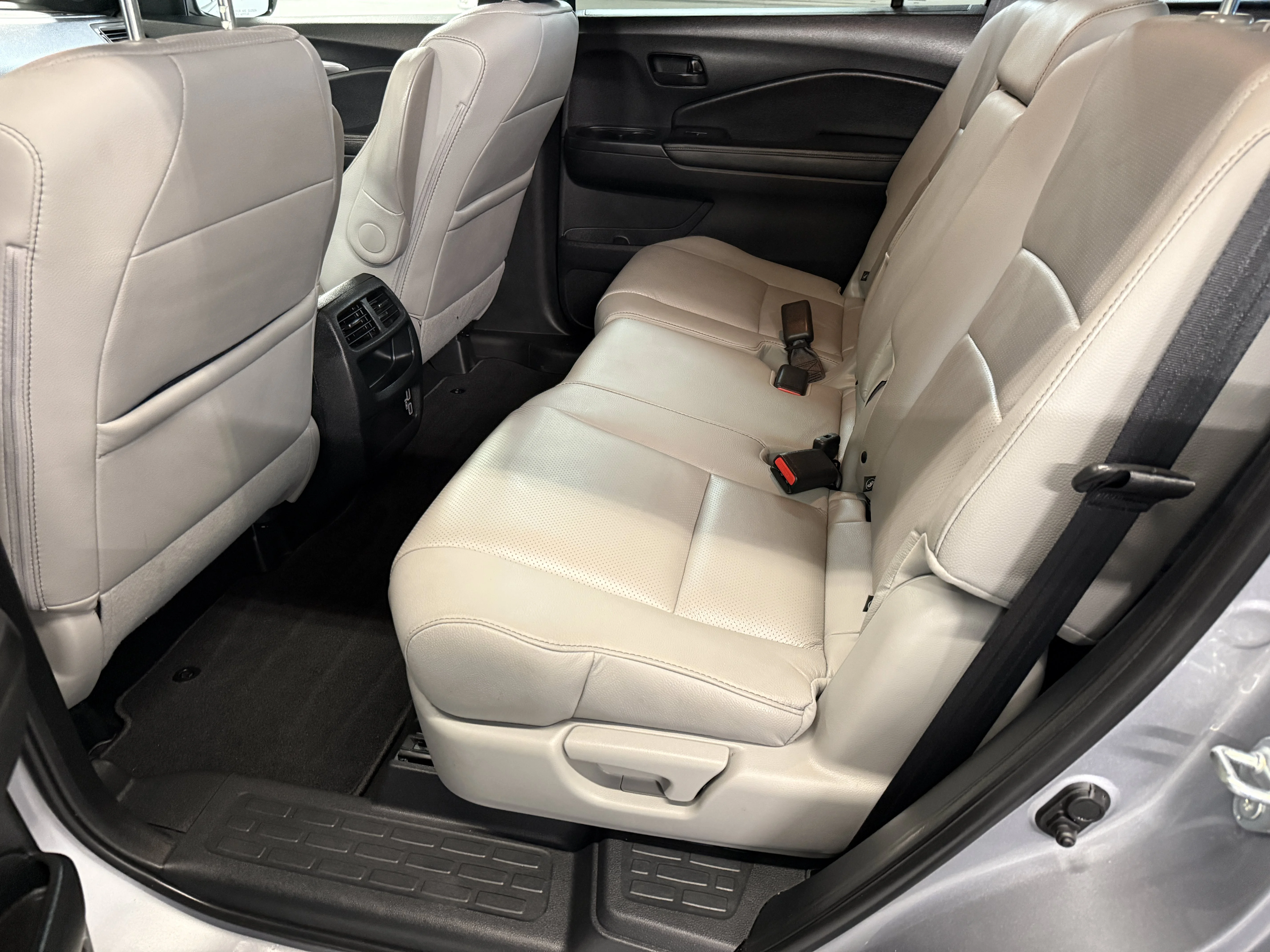 Certified Used 2023 Lunar Silver Metallic Honda EX-L image 19