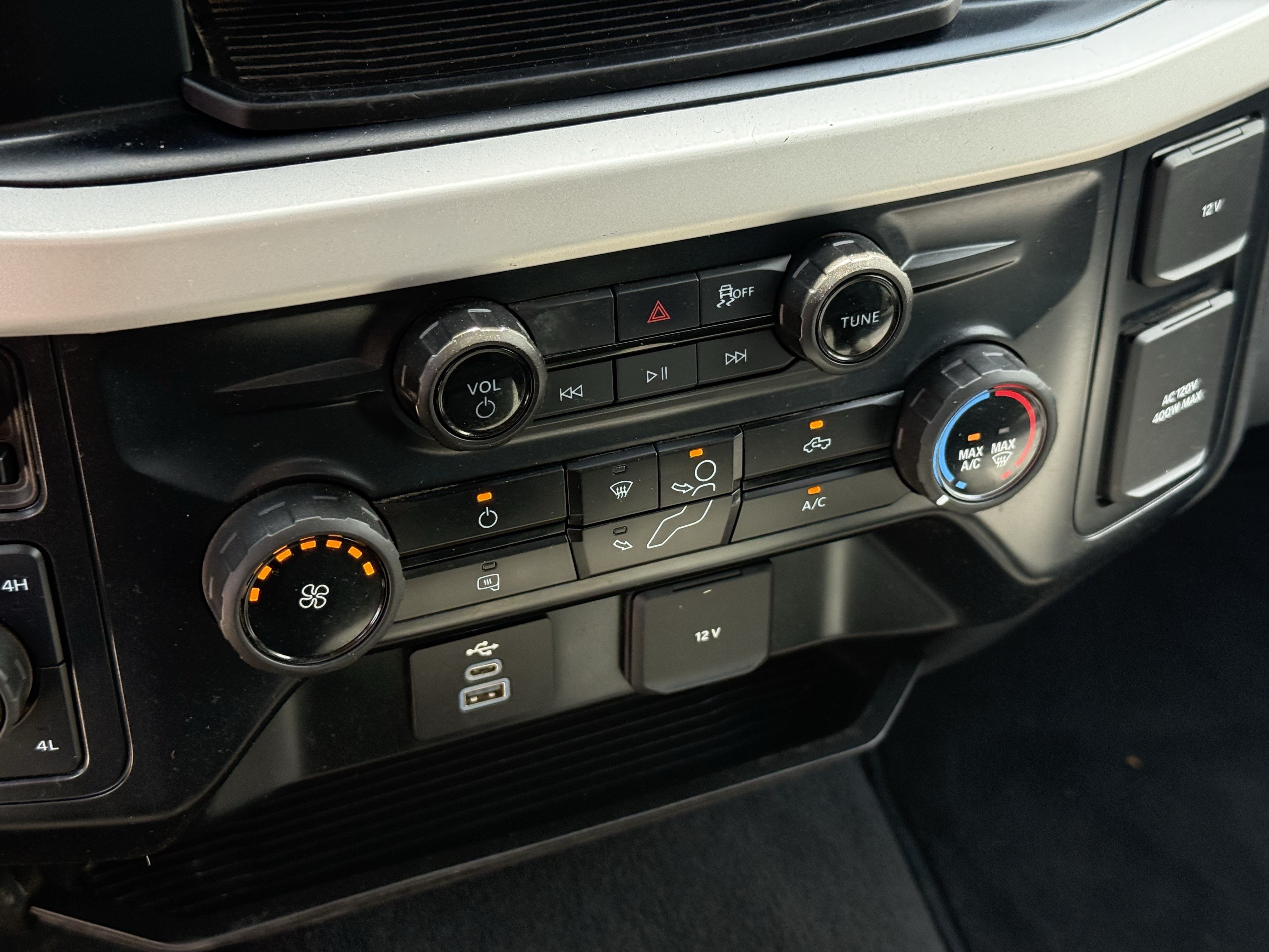 Used 2025 Oxford White Ford XLT image 21