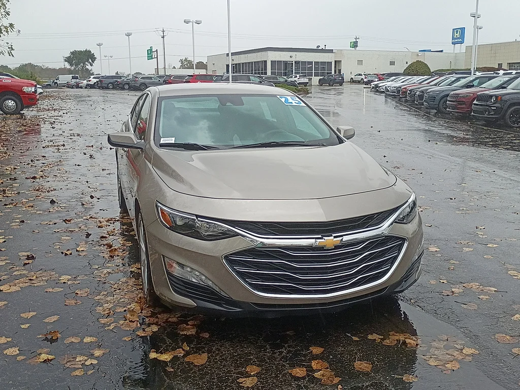 Used 2025 Mineral Gray Metallic Chevrolet LT image 1